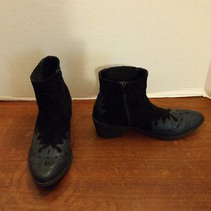 Size 8.5 CocoNuts by Matisse "Roy" Western Booties Faux Suede Embossed Lizard